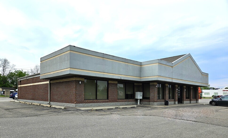More Photos Of 2020 E Grand River Ave, Howell Office For Sale