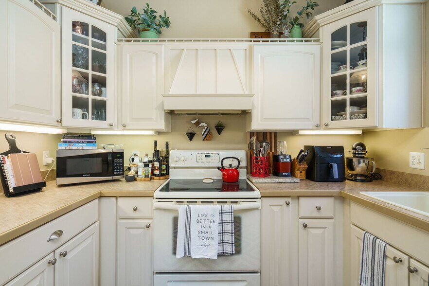 More Photos Of 206 E Liberty St, Milford Medical For Sale