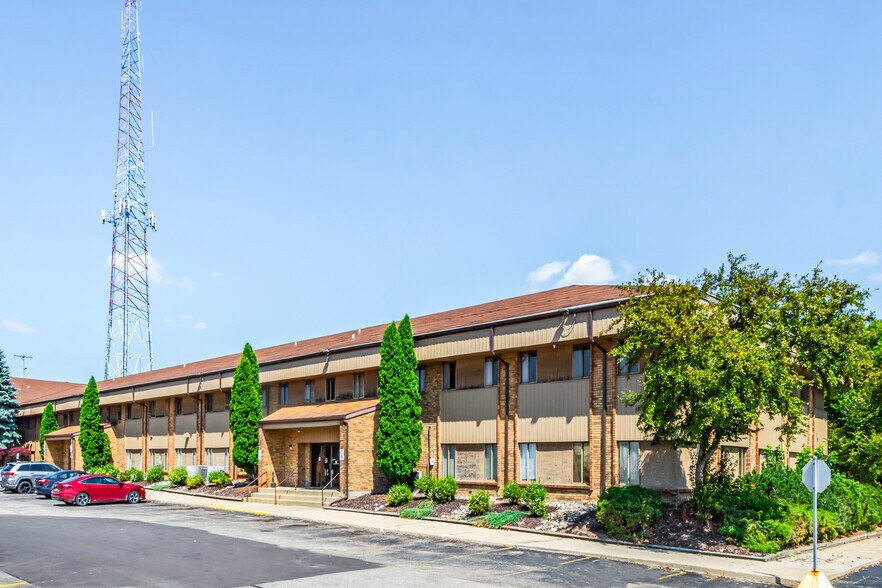 Primary Photo Of 913 W Holmes Rd, Lansing Medical For Lease