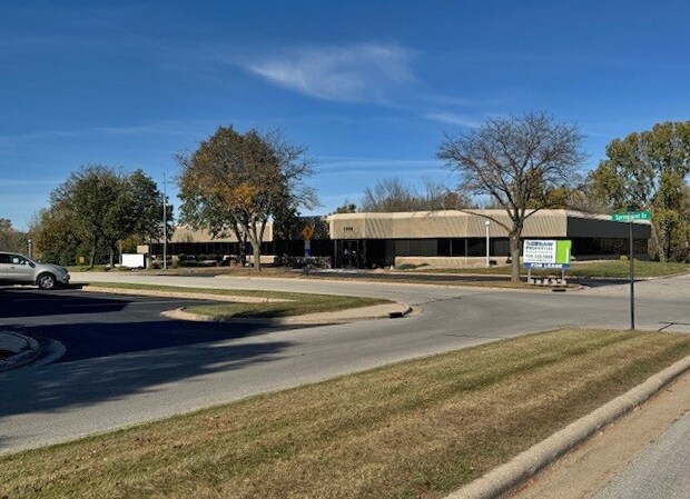 More Photos Of 1088 Springhurst Dr, Green Bay Office For Lease