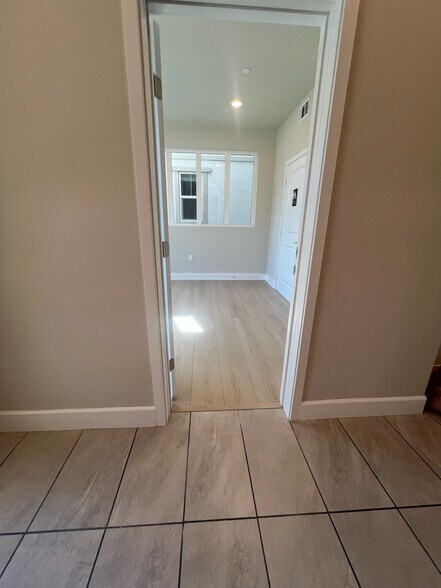 More Photos Of 3005 Cochran St, Simi Valley Specialty For Lease