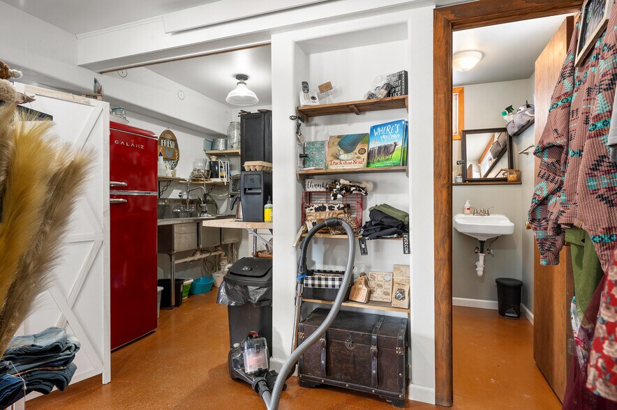 More Photos Of 330 W US-14 Hwy, Sundance General Retail For Sale