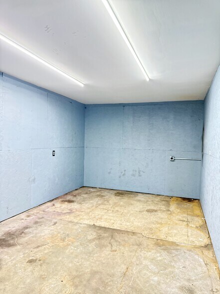 More Photos Of 4127 Weslow St, Houston Industrial For Lease