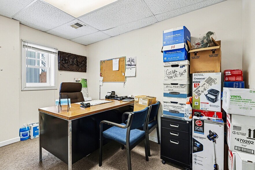 More Photos Of 1240 Pipestone Rd, Benton Harbor Office For Sale