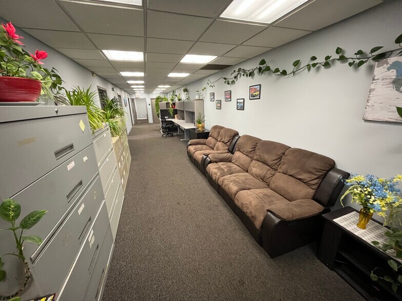 More Photos Of 825 Seegers Rd, Des Plaines Industrial For Sale