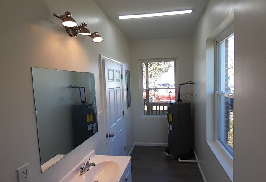 More Photos Of 4114 Dill Rd, Richmond Storefront Retail Office For Sale