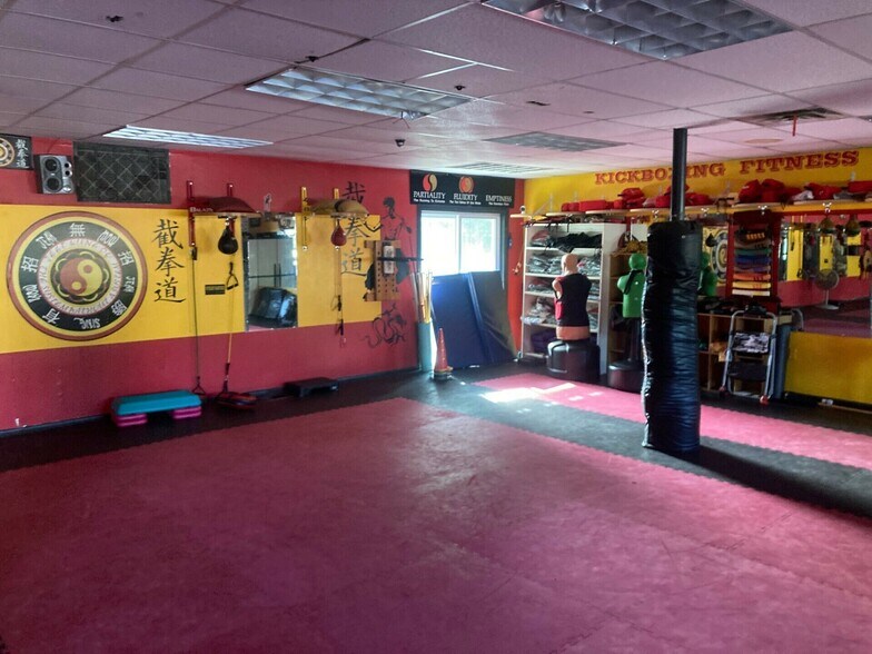 More Photos Of 114 Pembroke St, Kingston Storefront Retail Residential For Sale