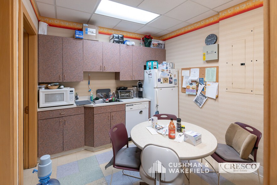 More Photos Of 2775 Bishop Rd, Wickliffe Medical For Sale