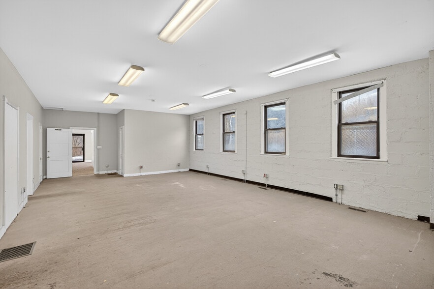 More Photos Of 671 Naugatuck Ave, Milford Warehouse For Sale