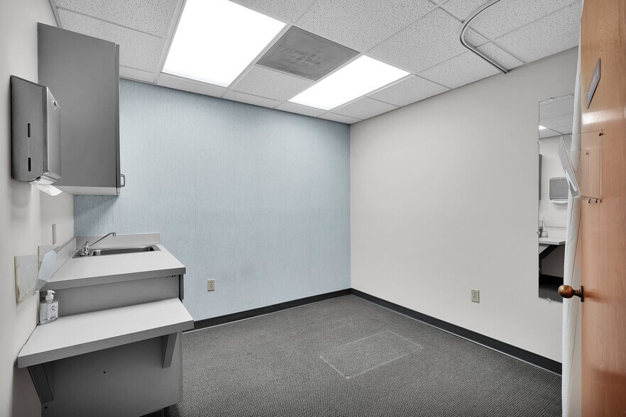 More Photos Of 3599 University Blvd S, Jacksonville Medical For Sale