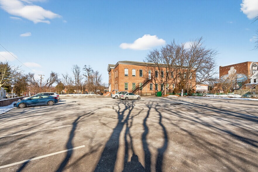 More Photos Of 61 Crown St, Kingston Office For Lease