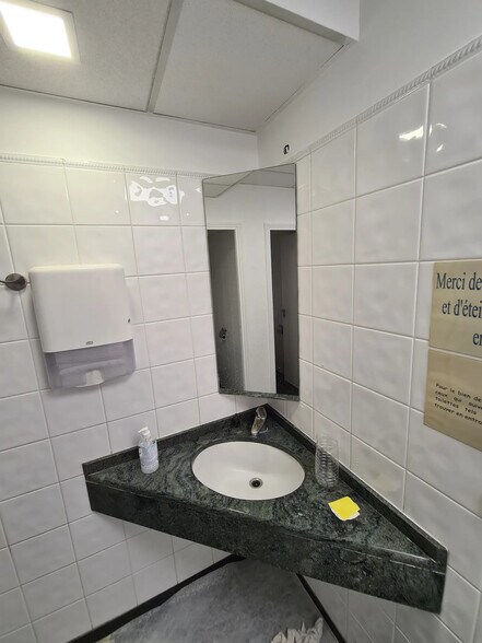 More Photos Of , Paris Office For Sale