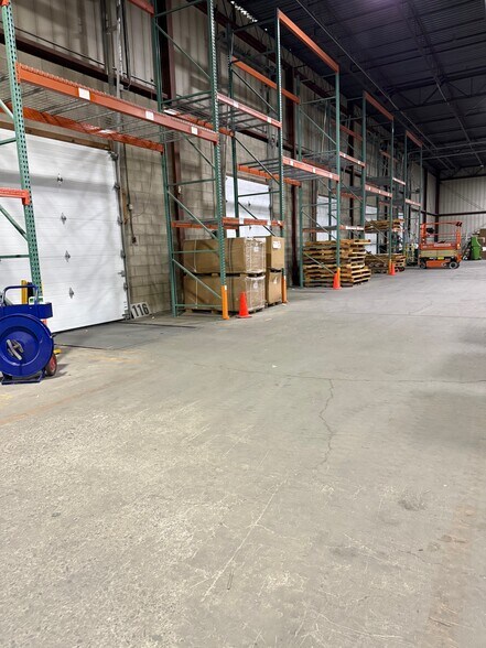 More Photos Of 10 New Rd, Rumford Warehouse For Lease