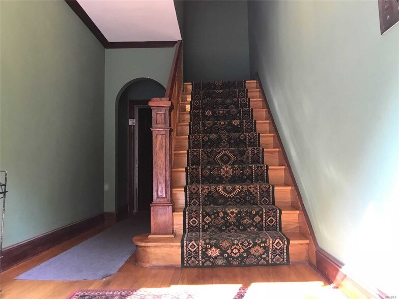 More Photos Of 41 Main St, Roslyn Freestanding For Lease