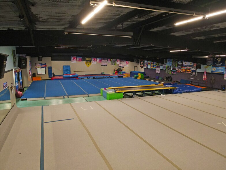 More Photos Of 3903 S Lamar Blvd, Oxford General Retail For Sale