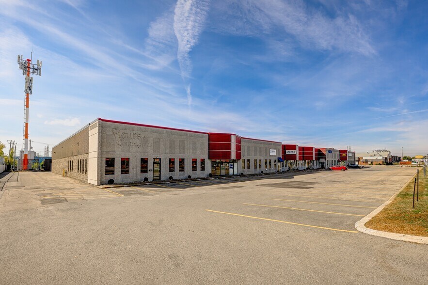 More Photos Of 3148-3178 Boul Industriel, Laval Flex For Lease