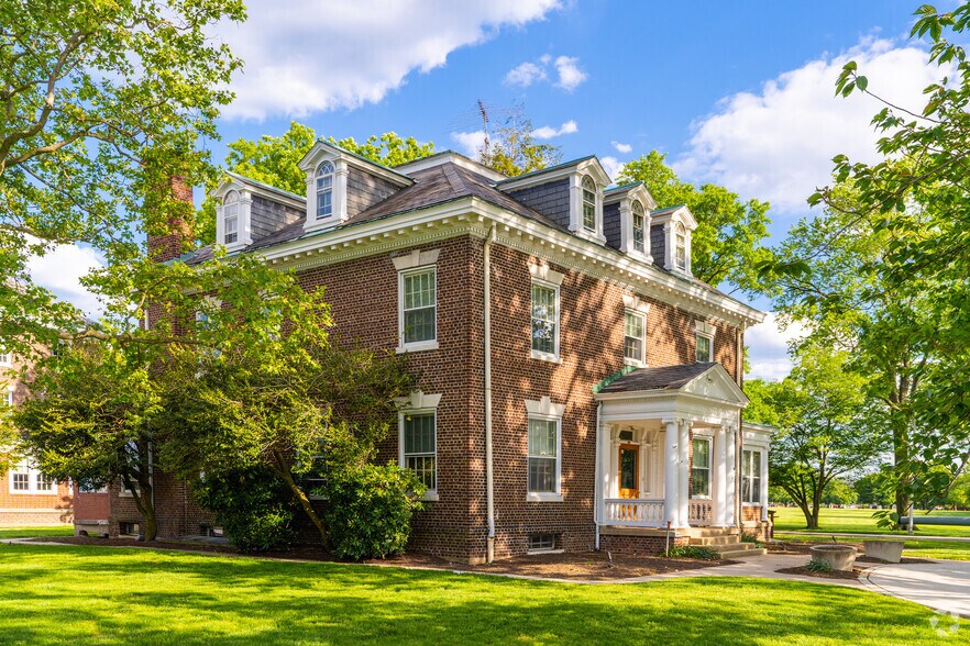 More Photos Of 4623 S Broad St, Philadelphia Office For Lease