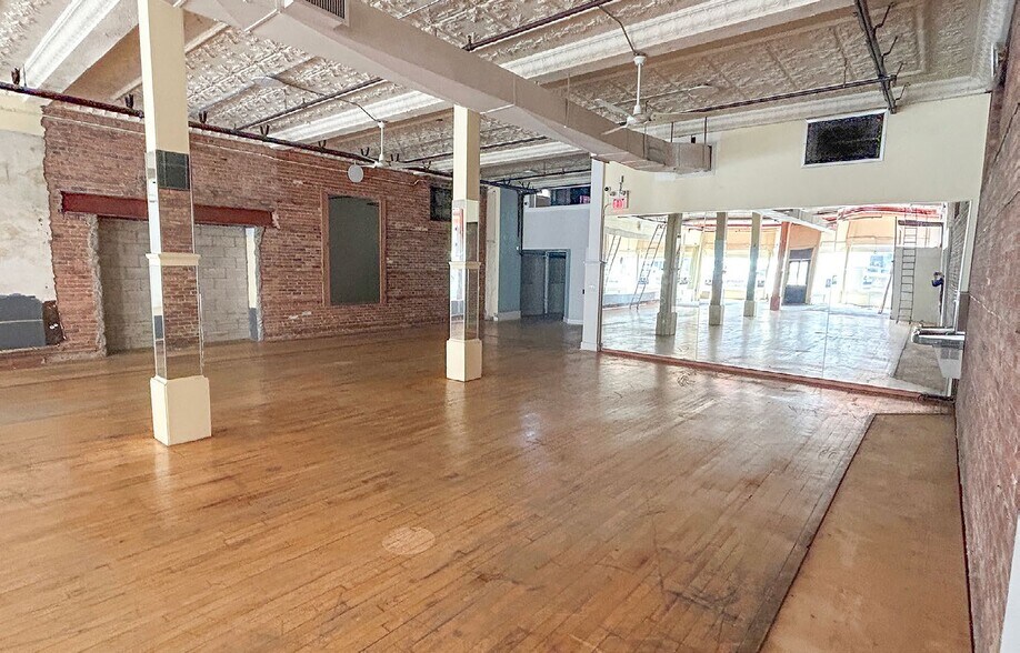 More Photos Of 14 James St, St Catharines Storefront Retail Office For Lease