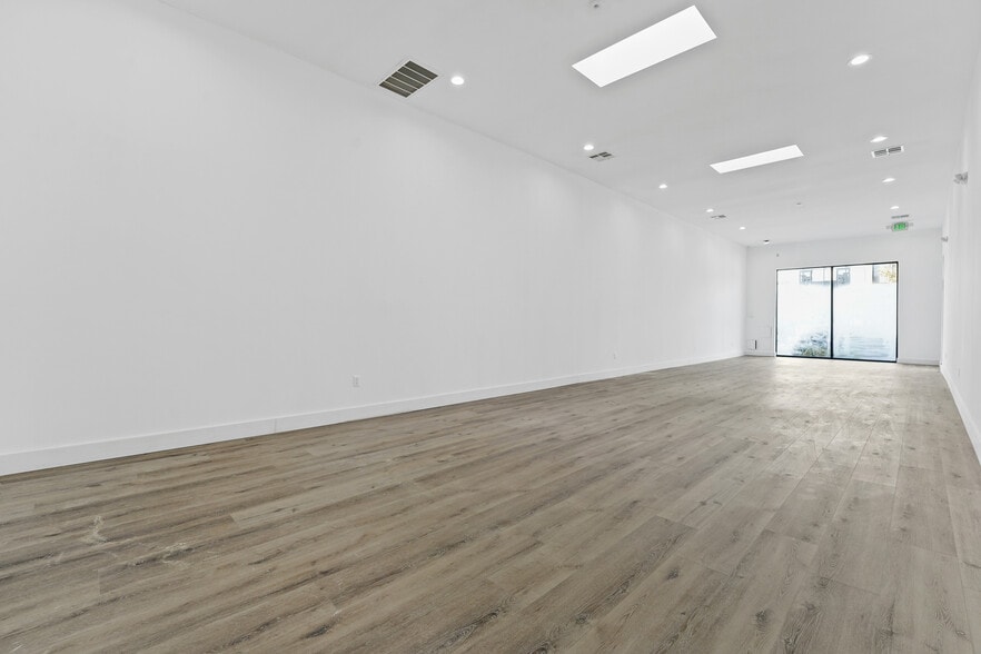 More Photos Of 5310-5314 Laurel Canyon Blvd, Valley Village Freestanding For Sale