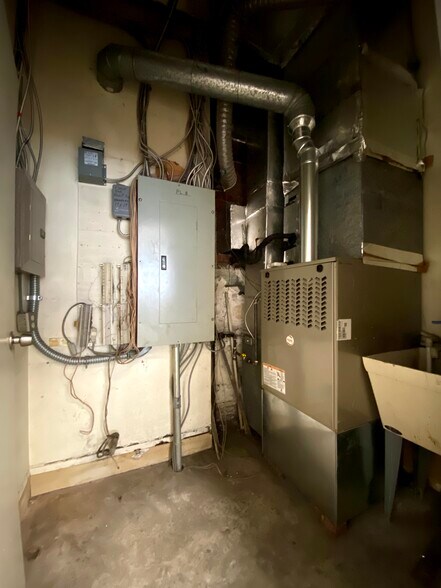 More Photos Of 208-210 Grant St, Pittsburgh Medical For Lease