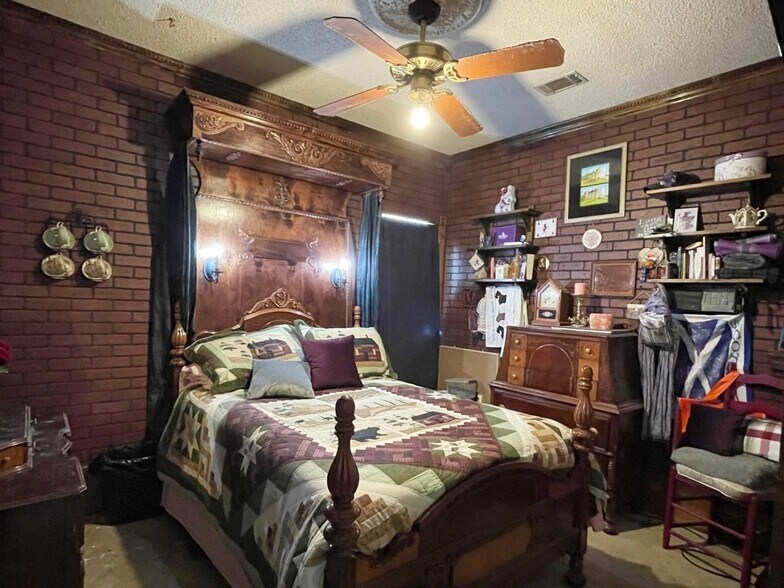 More Photos Of 175 Herber, New Braunfels Specialty For Sale