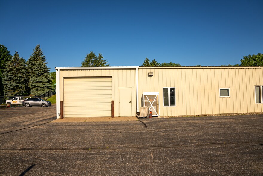 More Photos Of 5215 Gershwin Ave, Oakdale Light Distribution For Sale