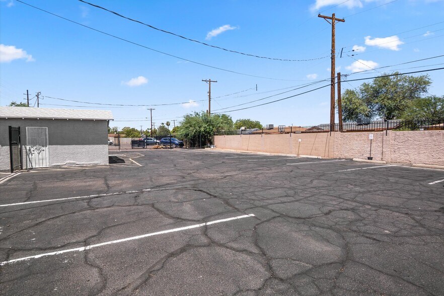 More Photos Of 2818 W Northern Ave, Phoenix Office For Sale