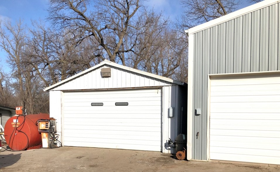 More Photos Of 501 N 1st St, Missouri Valley Light Manufacturing For Sale