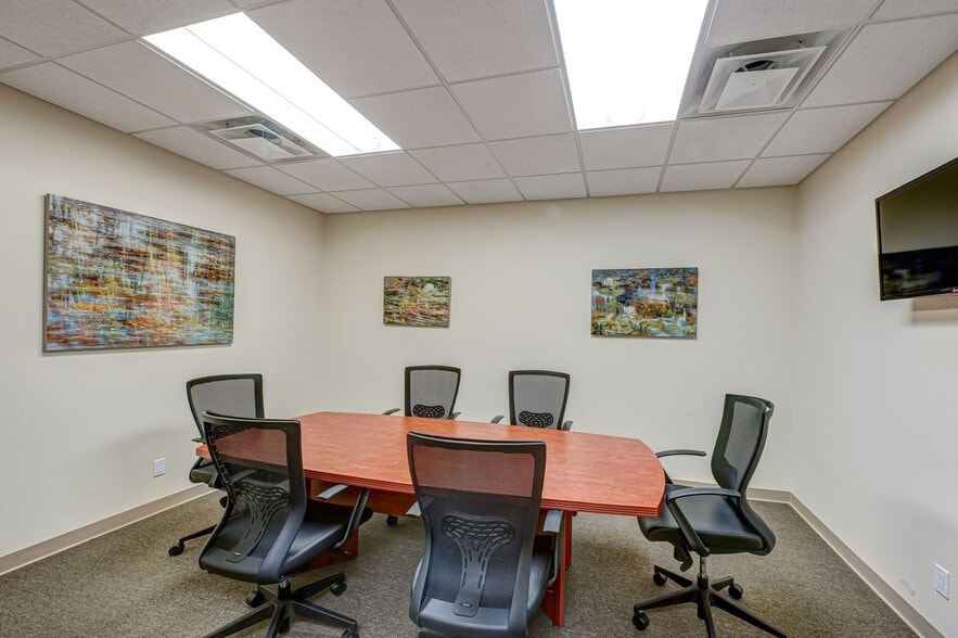 More Photos Of 1698 Roosevelt Ave, Bohemia Office For Sale
