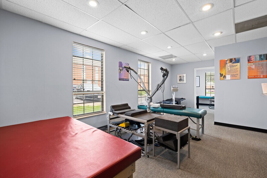 More Photos Of 4171-4193 Crescent Dr, Saint Louis Medical For Sale