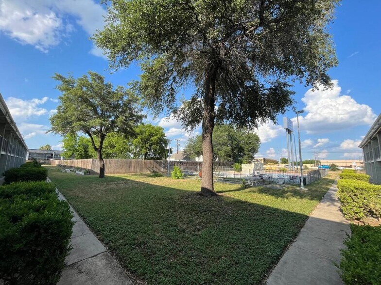 More Photos Of 9603 N Interstate 35, San Antonio Hotel For Sale