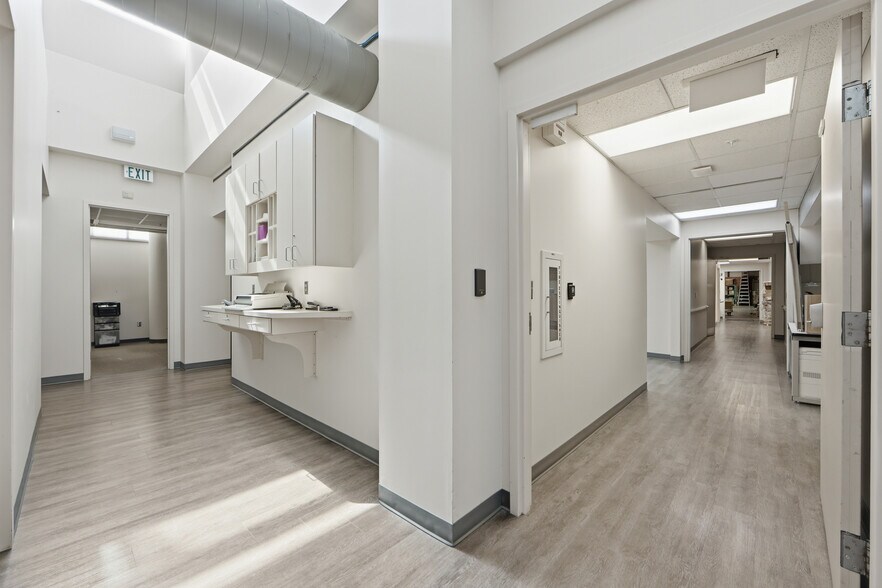 More Photos Of 600 Lakeshore Pky, Birmingham Medical For Lease