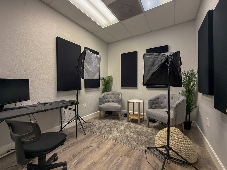 More Photos Of 2562 Commerce Pky, North Port Office For Lease