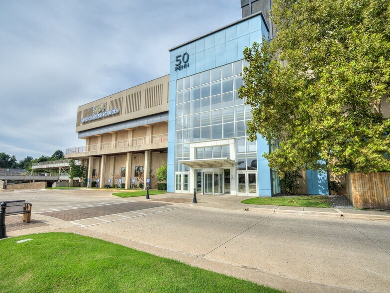 More Photos Of 1900 NW Expressway, Oklahoma City Office For Lease