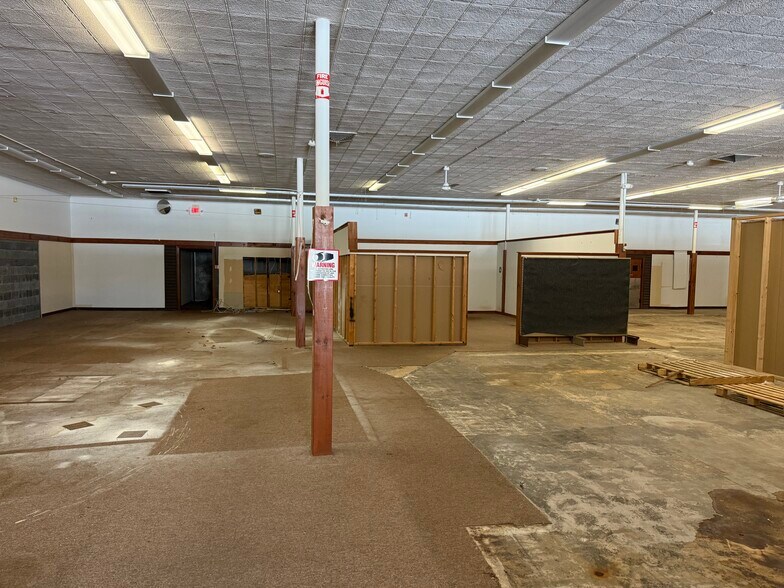 More Photos Of 98 Main St, Westerly General Retail For Lease
