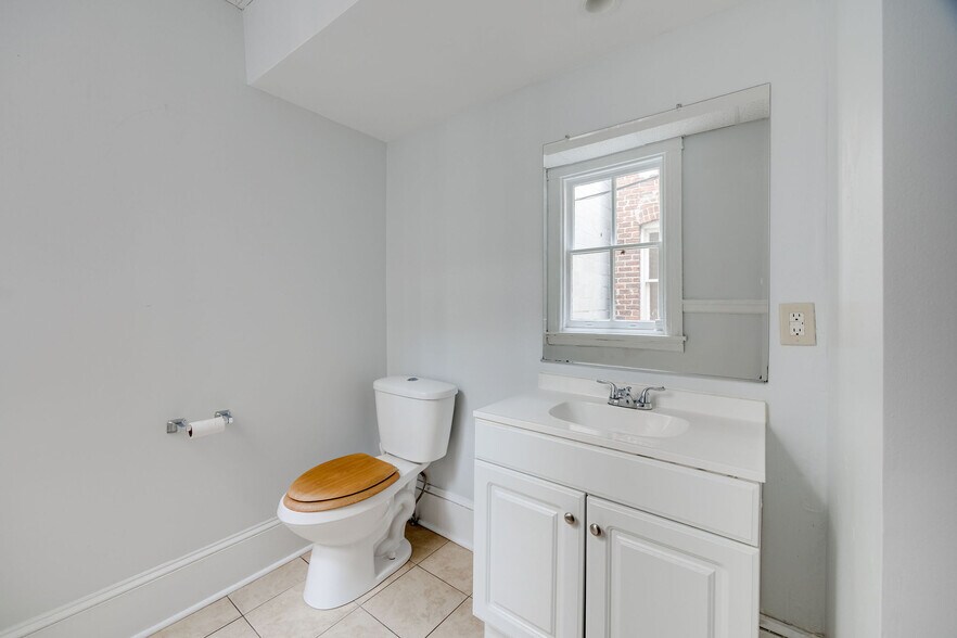 More Photos Of 1312 W Main St, Richmond Office For Lease