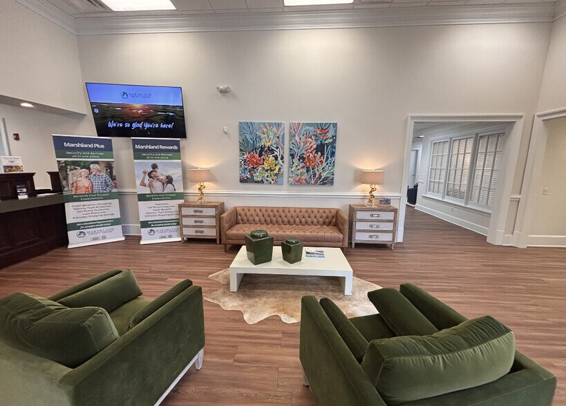 More Photos Of 227 Gateway Center Blvd, Brunswick Bank For Lease