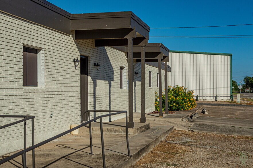 More Photos Of 200 Bowie St, George West Office For Sale