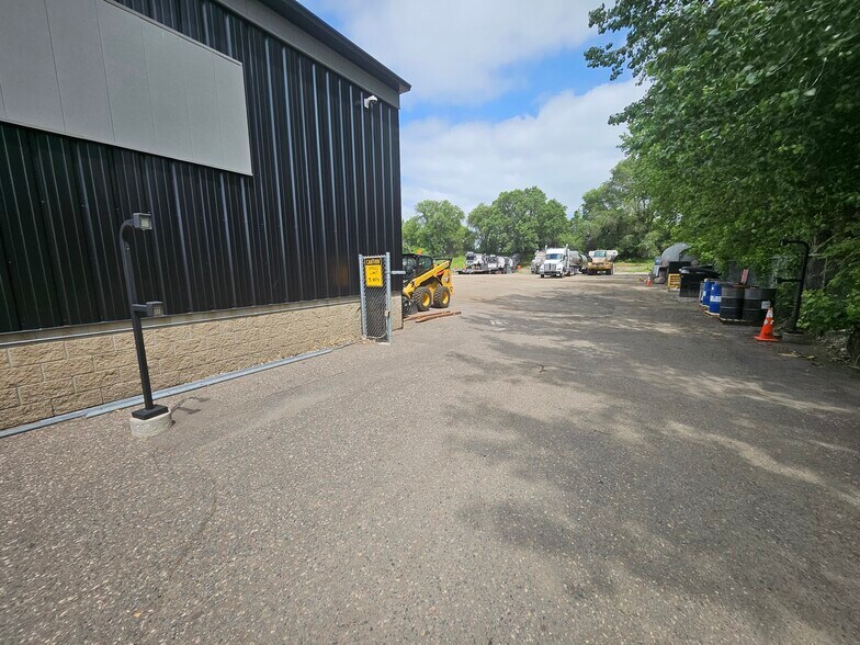 More Photos Of 14280 James Rd, Rogers Service For Lease