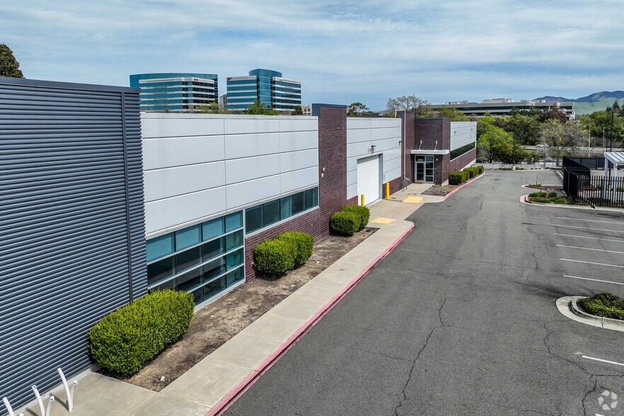 More Photos Of 2860 N Main St, Walnut Creek Flex For Sale