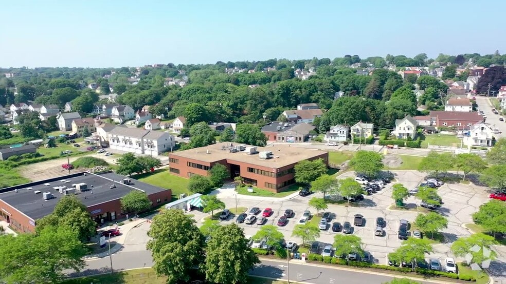 Primary Photo Of 2 Shaws Cv, New London Medical For Lease