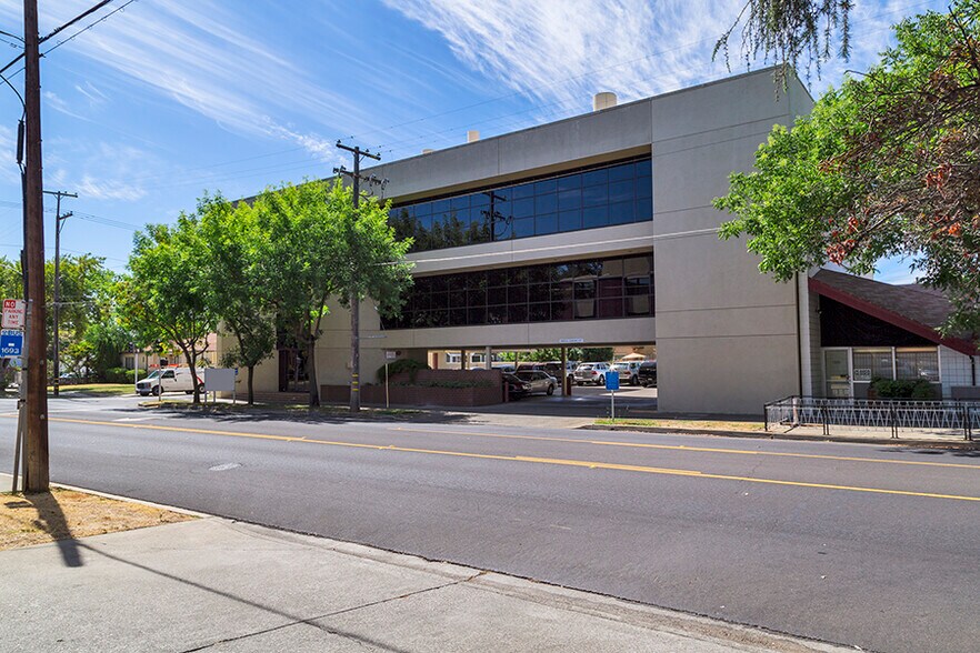 More Photos Of 5030 J St, Sacramento Medical For Lease