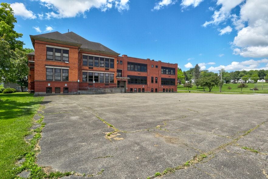 More Photos Of 1101 E 2nd St, Jamestown Schools For Sale