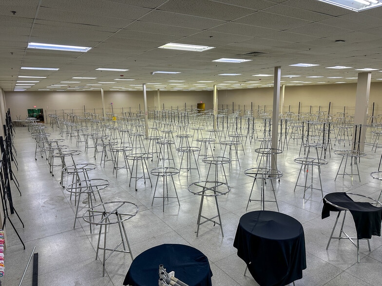 More Photos Of 6495 Quivira Rd, Shawnee General Retail For Lease