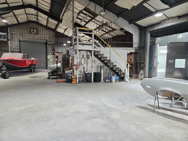 More Photos Of 390 N Front St, Coos Bay Industrial For Sale