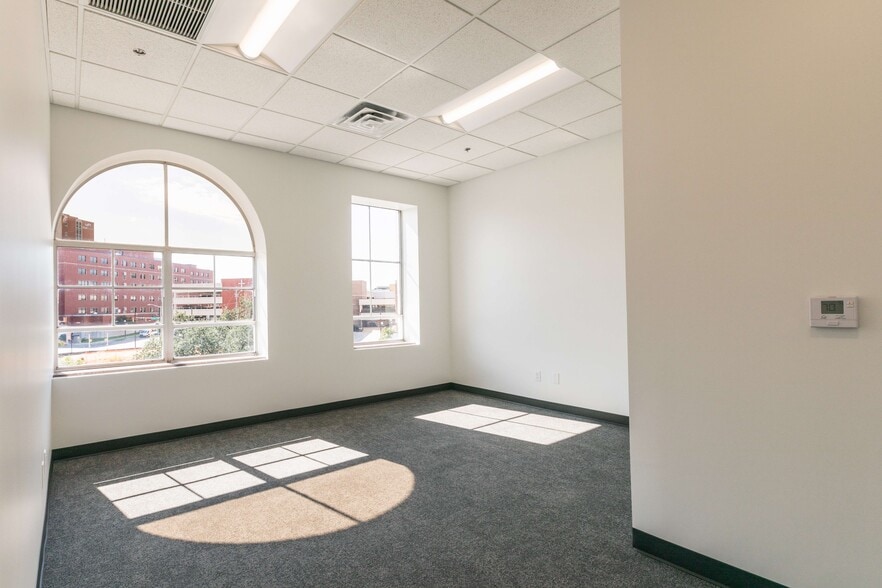 More Photos Of 1100-1120 Classen Dr, Oklahoma City Unknown For Lease