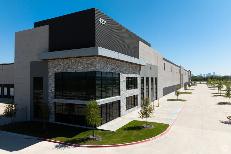 More Photos Of 4235 Singleton Blvd, Dallas Unknown For Lease