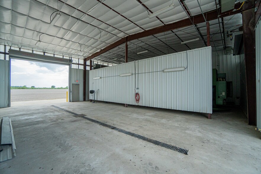 More Photos Of 7044 Interstate 10, Sealy Distribution For Sale