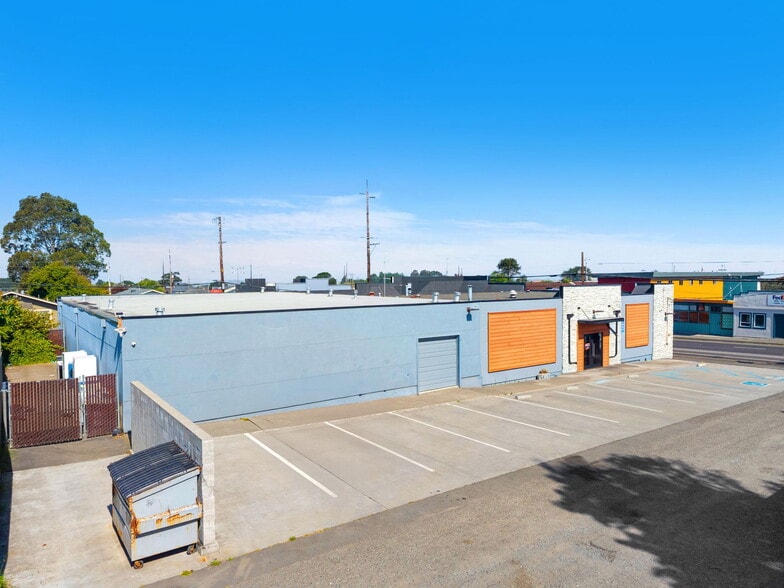 More Photos Of 341 Harris St, Eureka Storefront For Sale