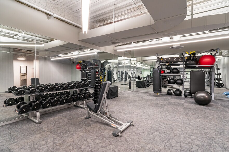 More Photos Of 6400 Shafer Ct, Rosemont Office For Lease